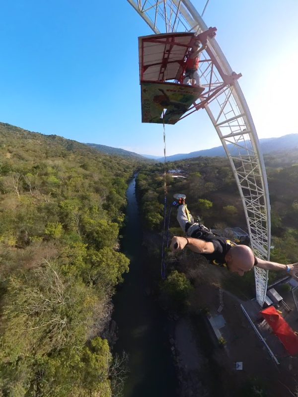 Salto a 70 mtrs Bungee